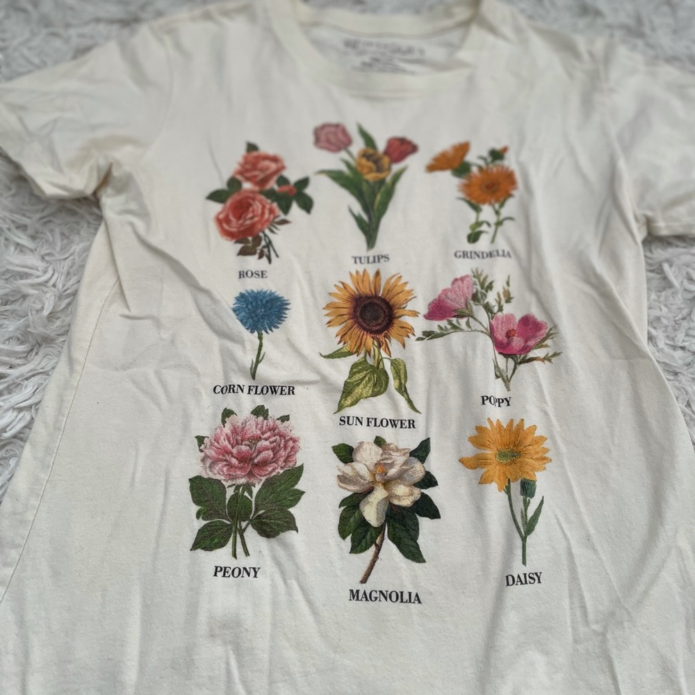 white graphic tee